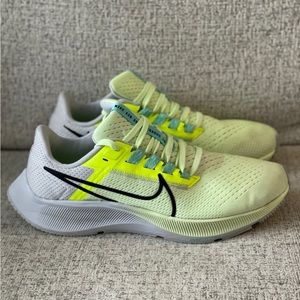 NIKE Air Zoom Pegasus 38 Sneakers • Women’s size 8.5